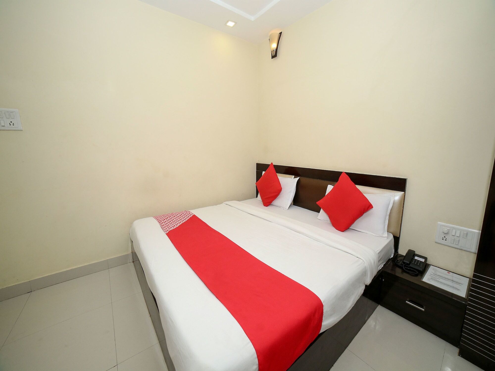 Oyo 7367 Hotel Dessert Palm Gwalior Bagian luar foto